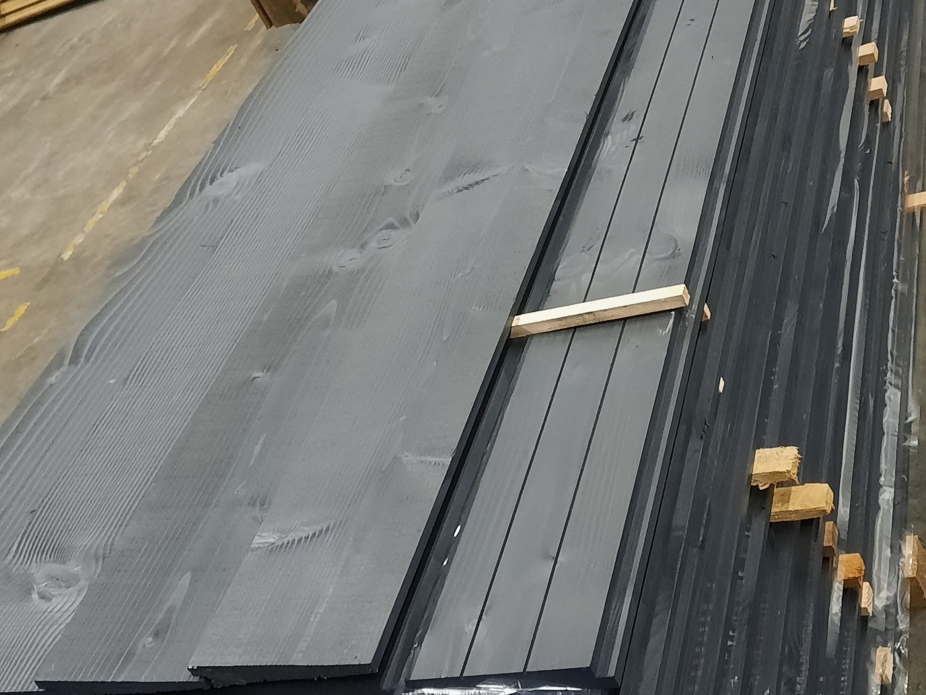 Douglas Zweeds rabat / Potdekselplanken — zwart en antraciet gespoten tuinhout