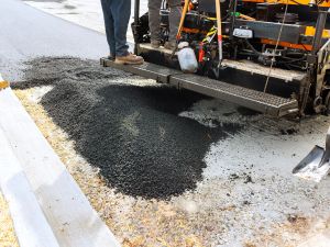 Commercial asphalt parking lots in Naples