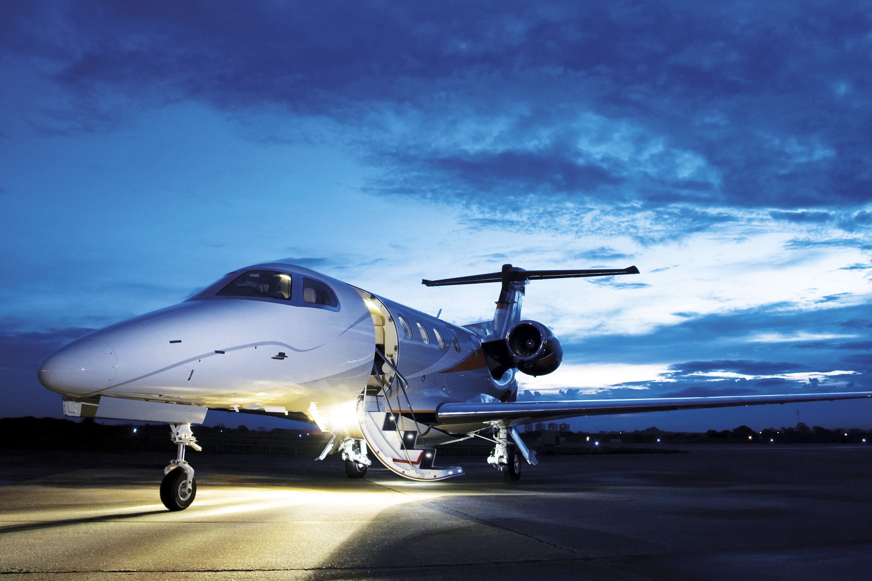 Embraer Phenom 300