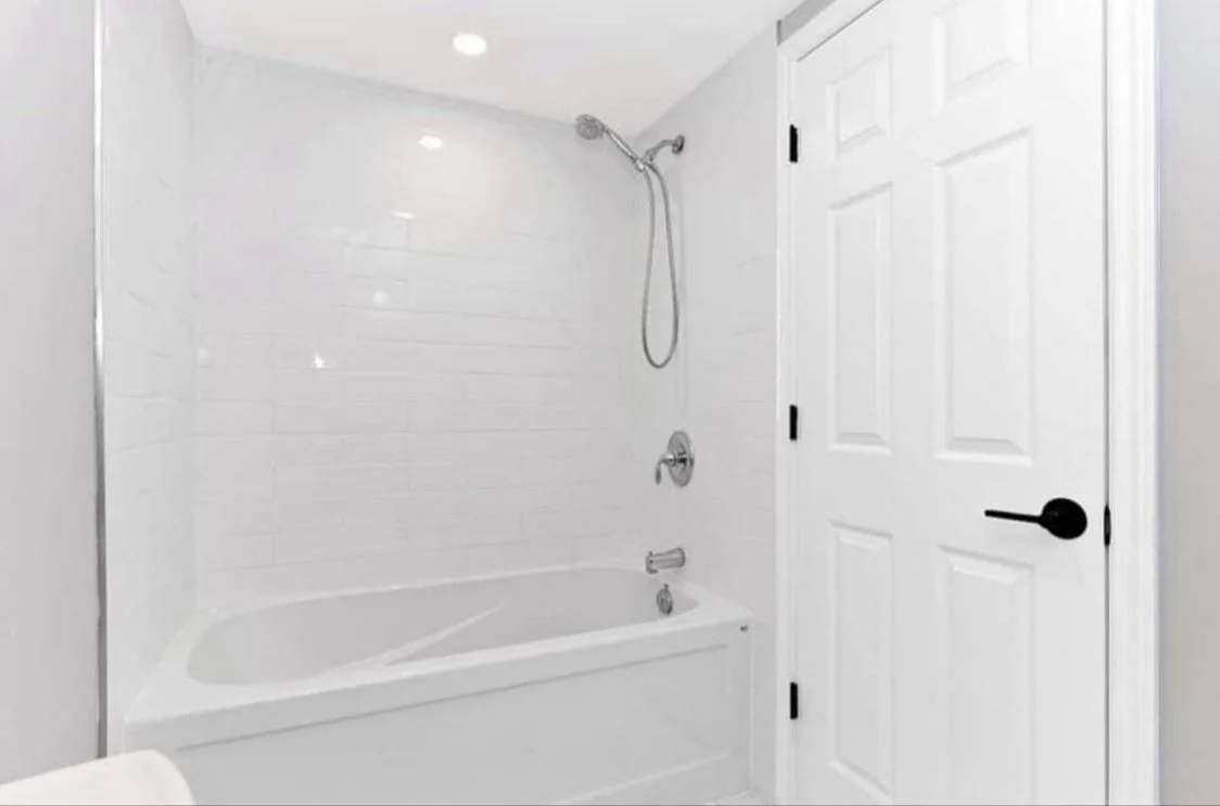 Bright finished tub and tile surround