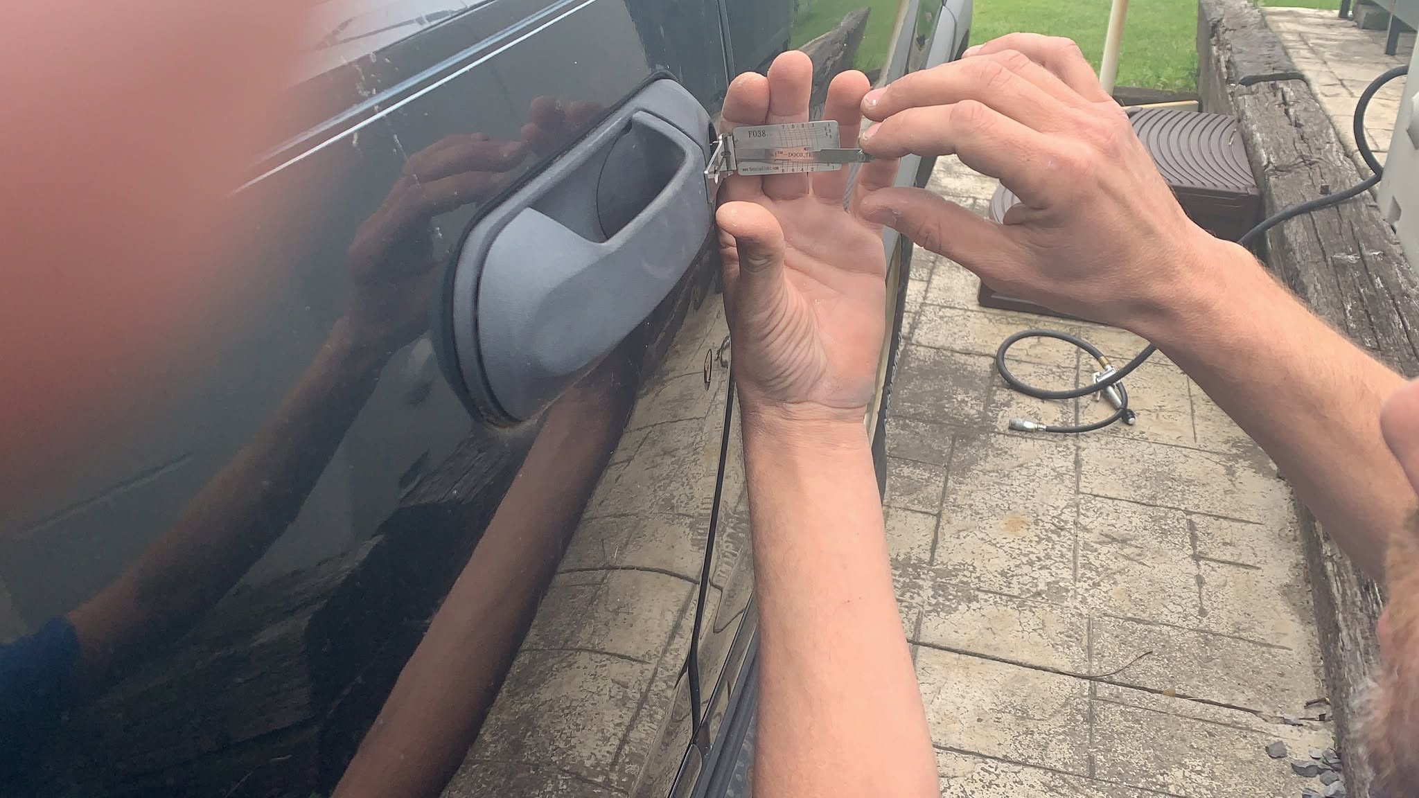 Technician cutting a new car key on the spot