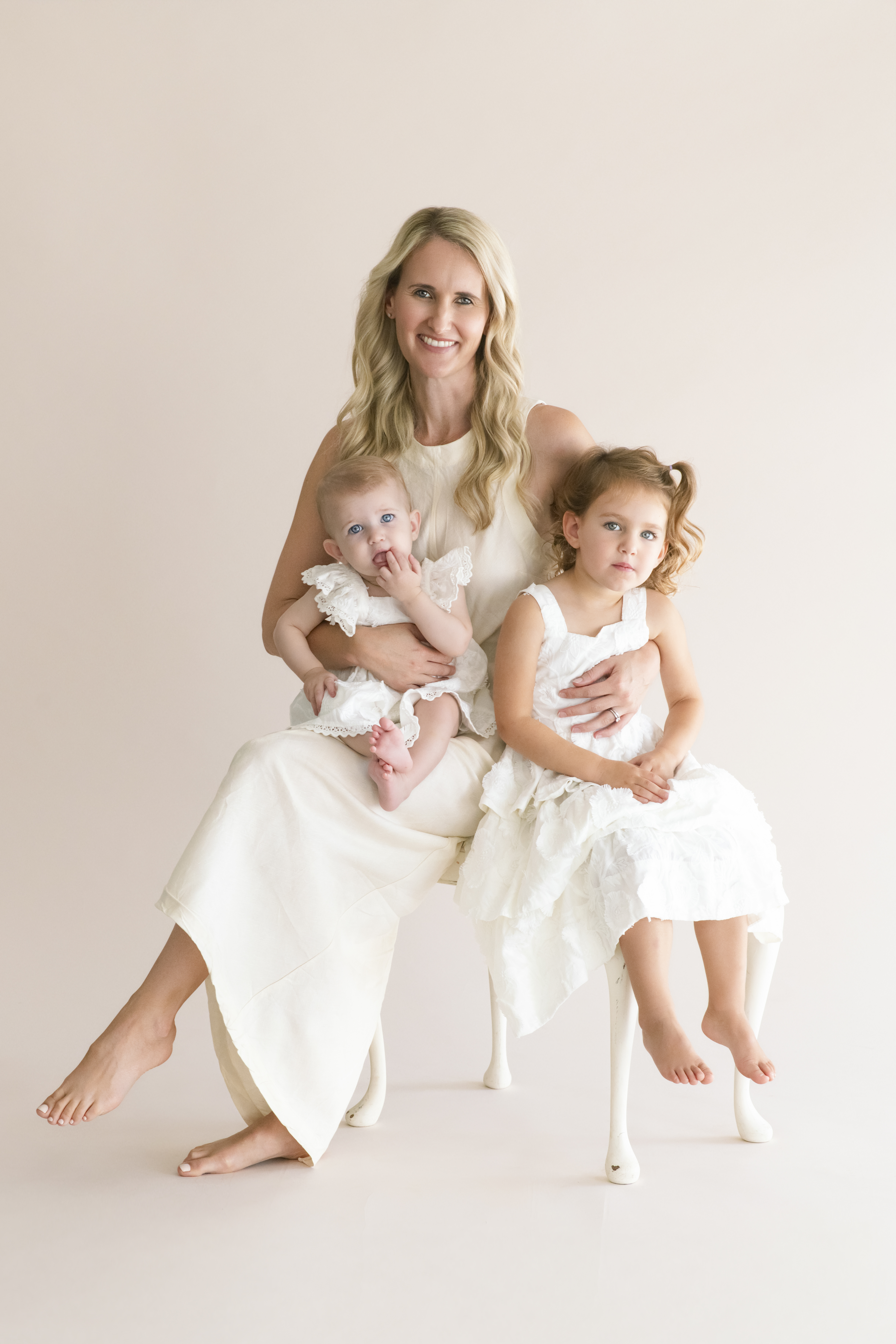 Natural motherhood photography session in Thornlands Brisbane