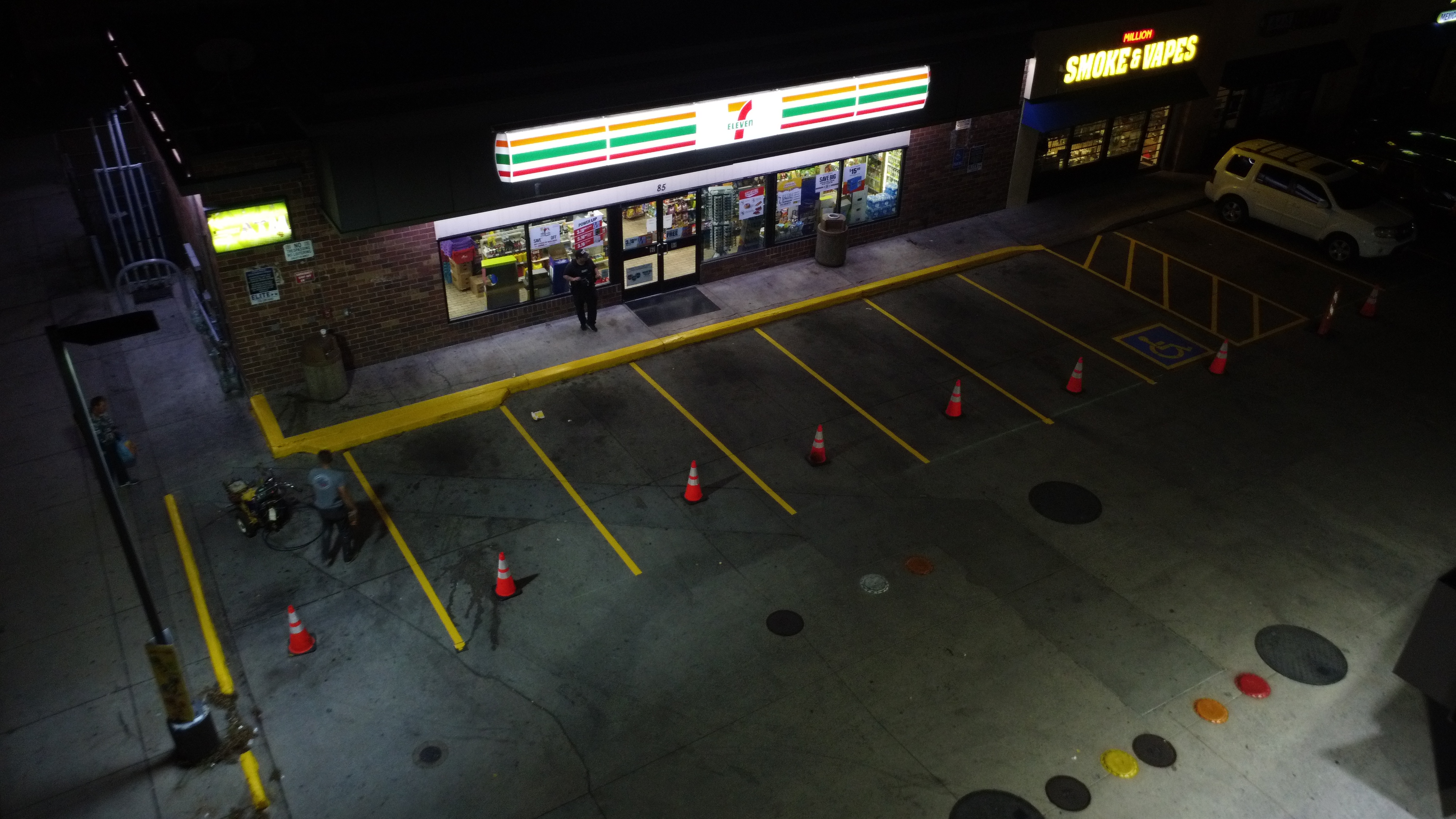 7-Eleven striping