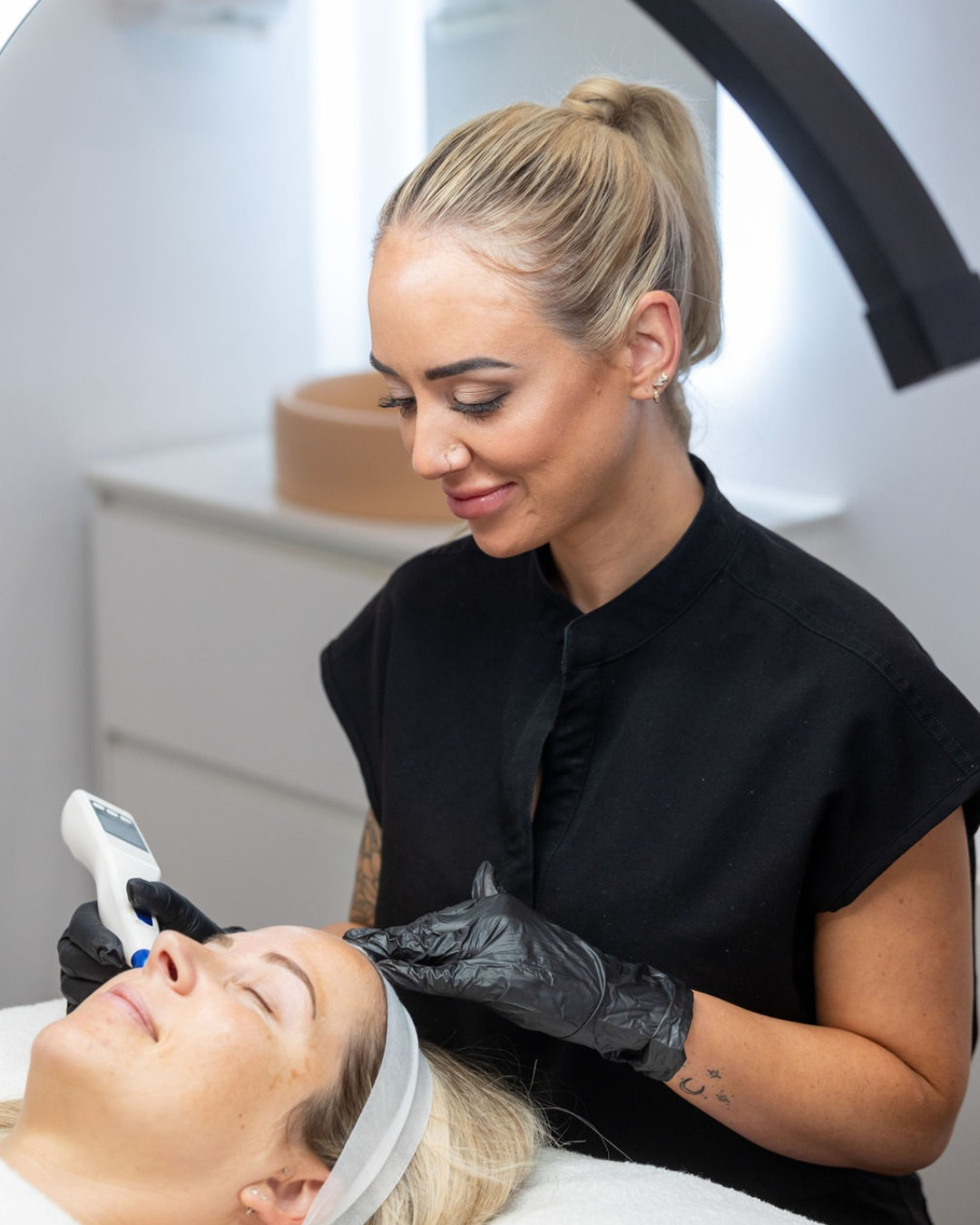 Peachy Skin Clinic professional consulting a client