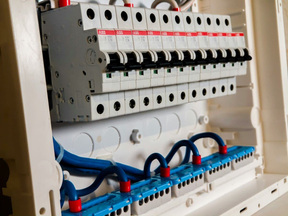 Electrical Troubleshooting & Fault Finding by professional technician in Singapore - Express Plumbing & Elect Services