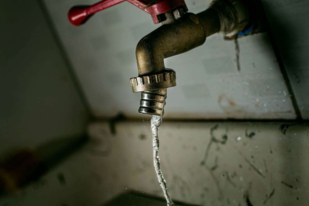 24/7 Emergency Plumbing & Electrical Works by professional technician in Singapore - Express Plumbing & Elect Services