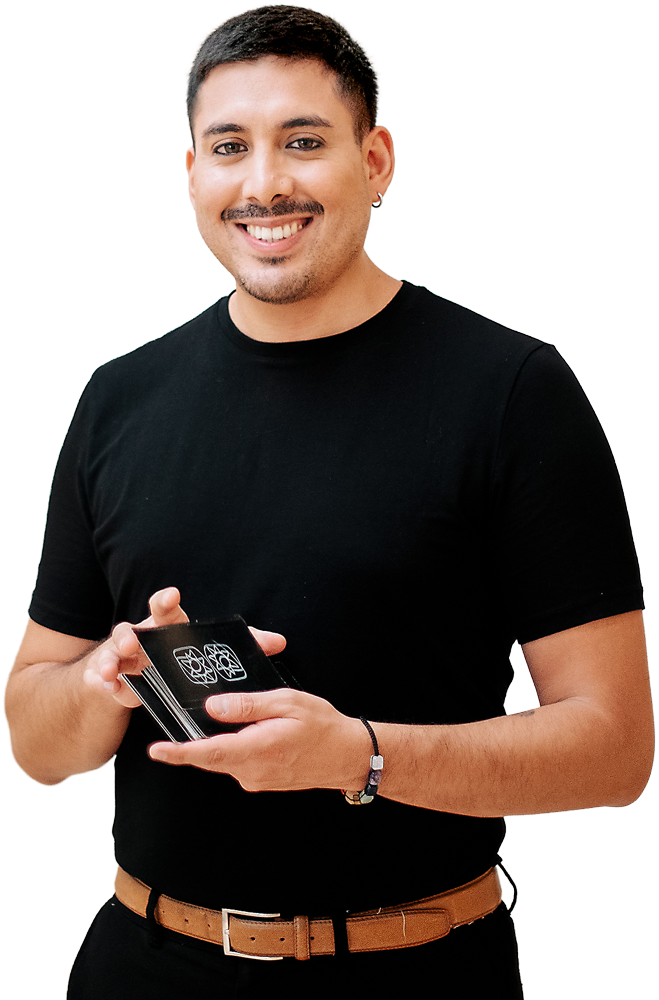 Alejandro Burgos, fundador de la Escuela Internacional de Tarot Consciente