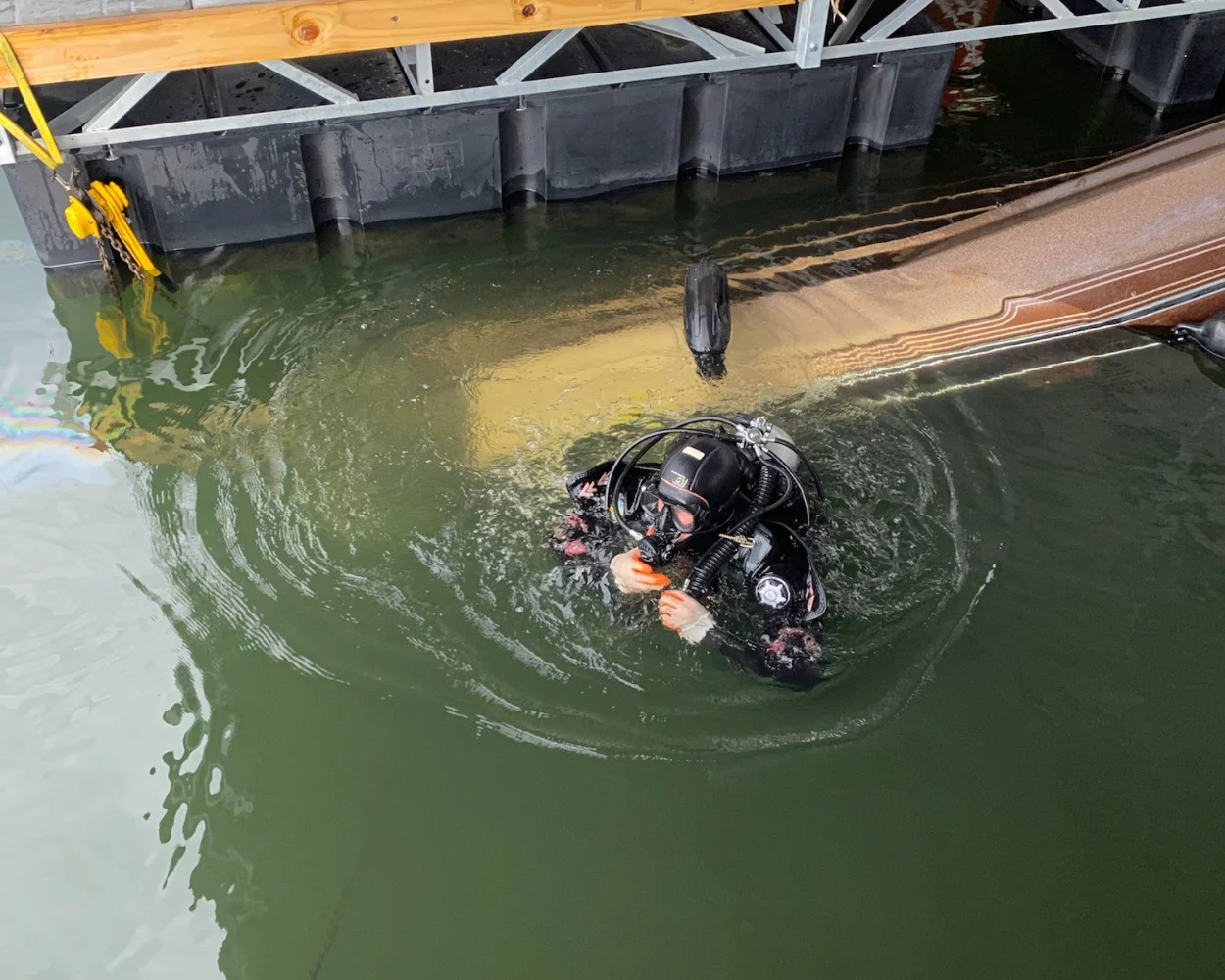 Scuba diving floating in the lake