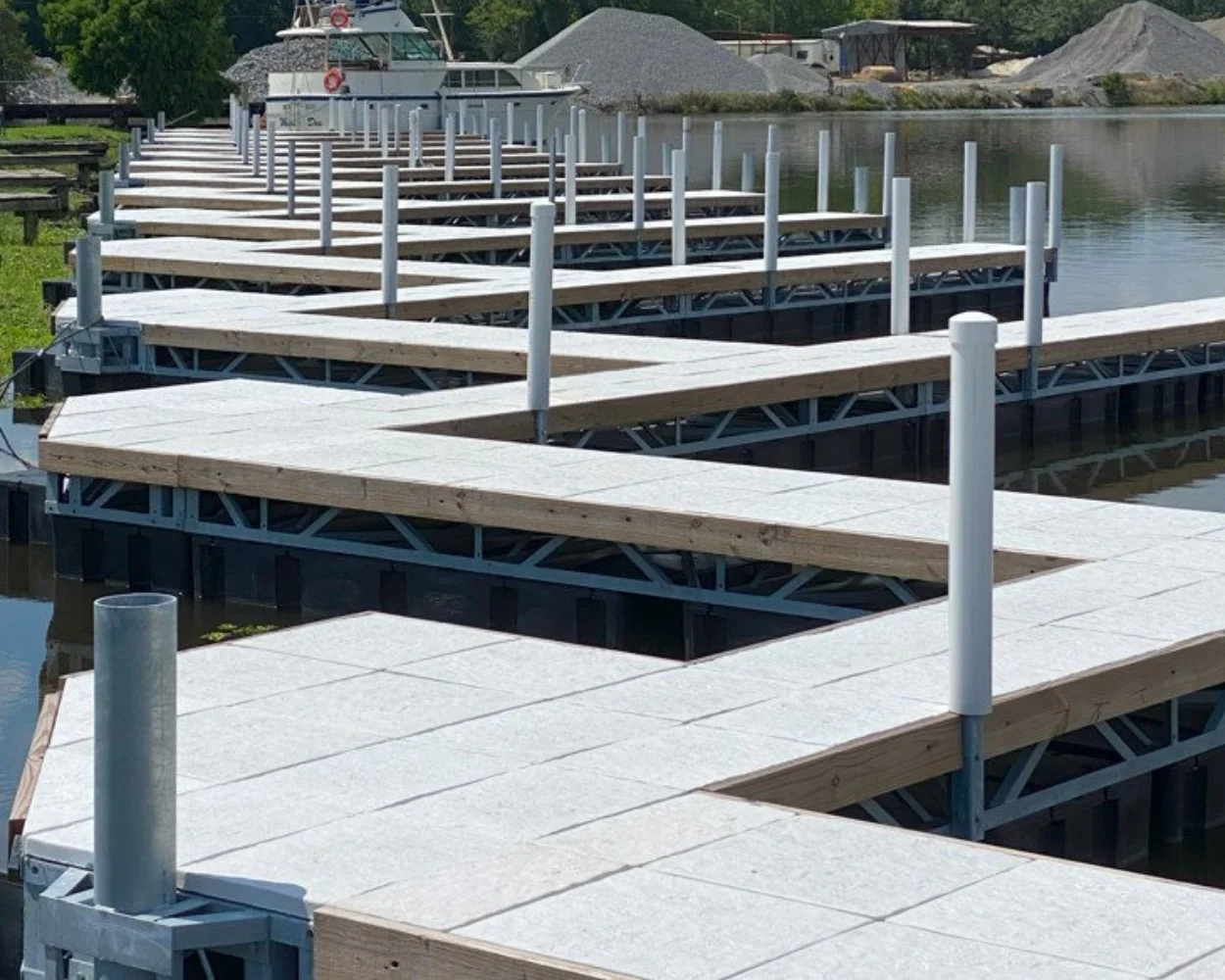 Floating commercial dock
