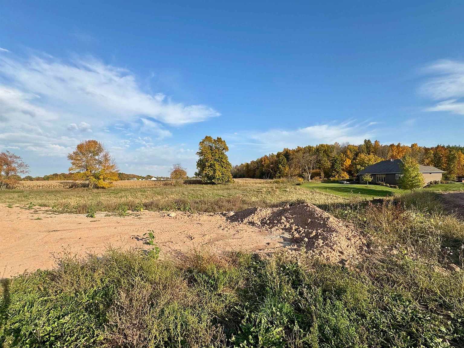 Lot 14 on Sandpiper Dr, looking toward the tree line