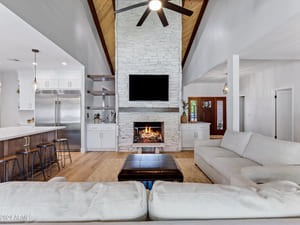 {{ custom_values.service_4 }} in {{custom_values.area_2})