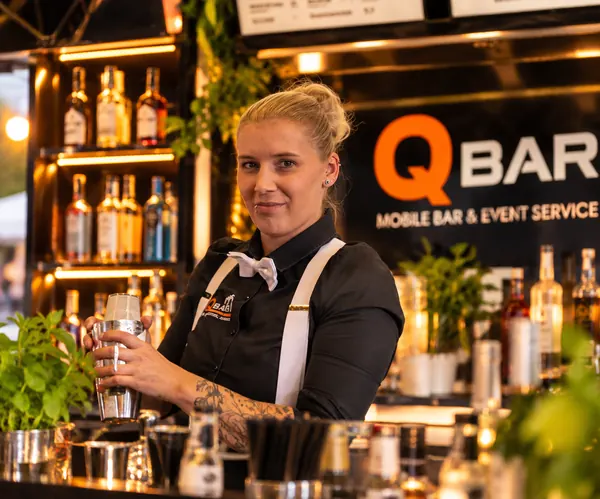Jasmin – Team QBAR mobile Cocktailbar