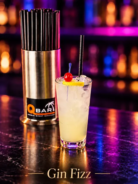 Cocktail Gin Fizz an der QBAR