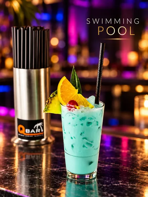 Cocktail Swimming Pool an der QBAR