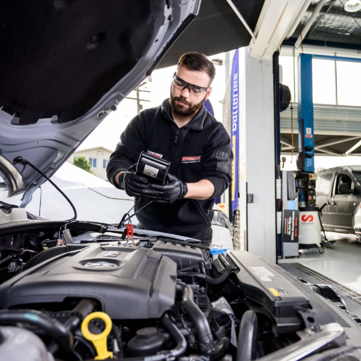 Battery testing and replacement service at 313 Automotive Russell Lea