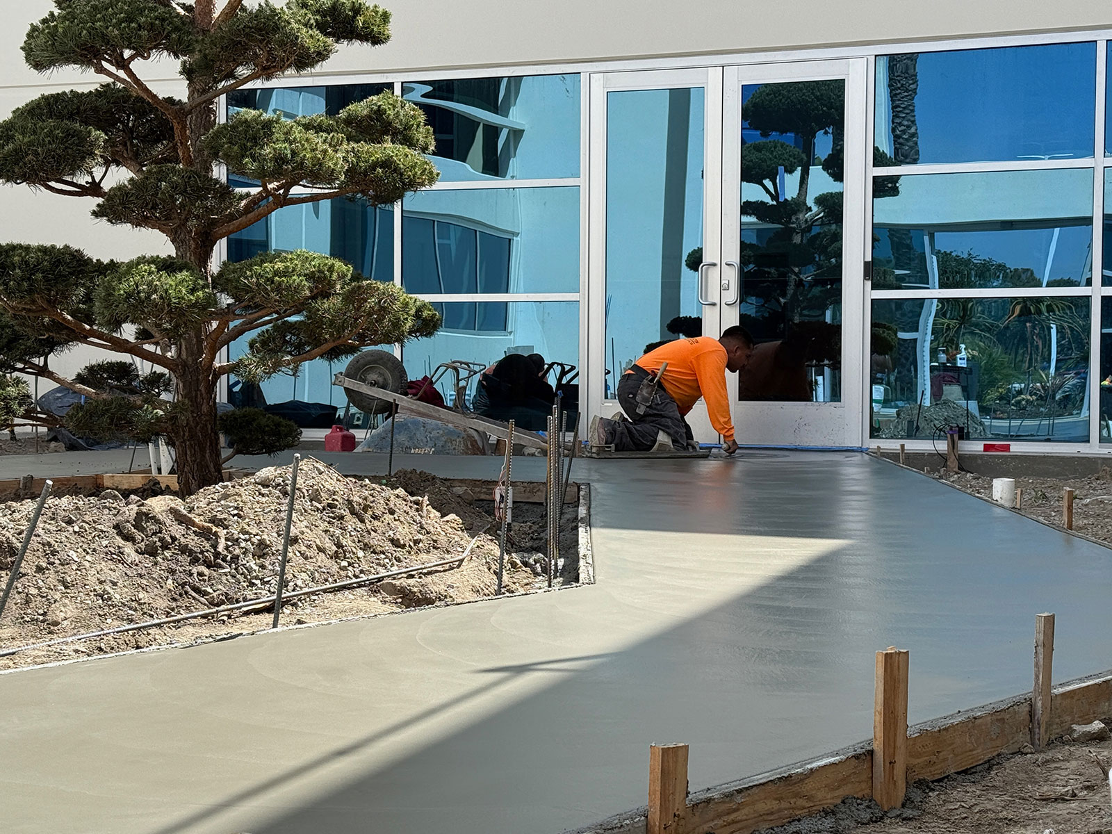 Biophilic commercial courtyard design