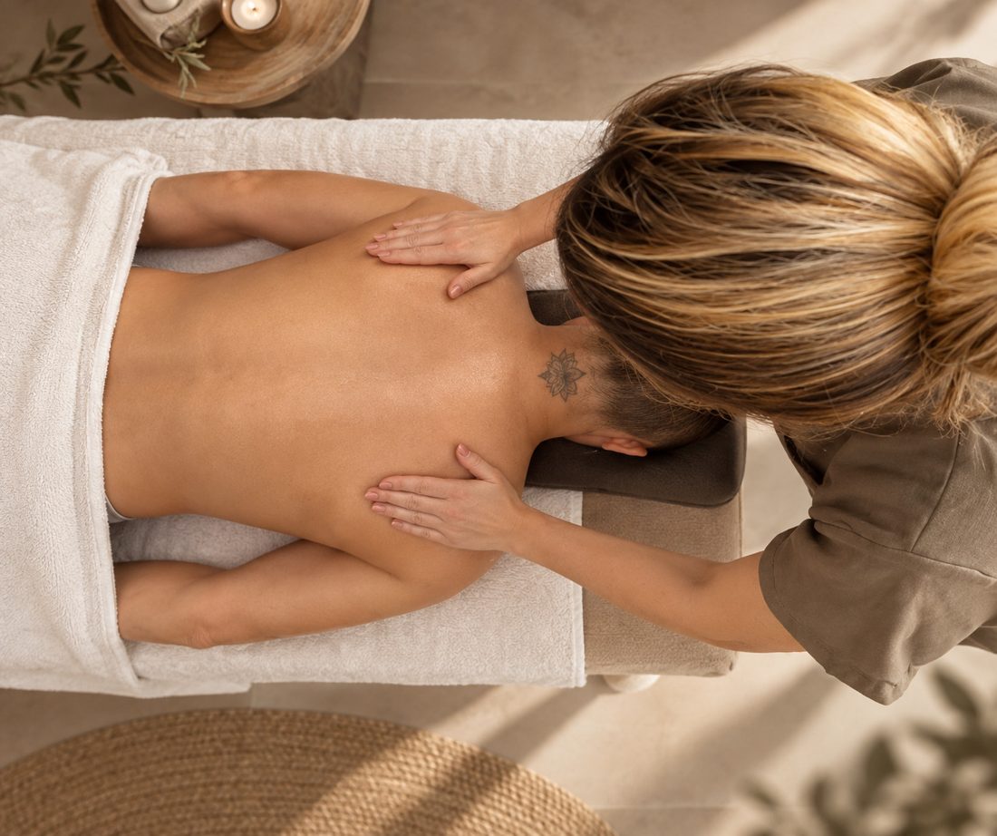 Massage du dos en cabine, vue de dessus