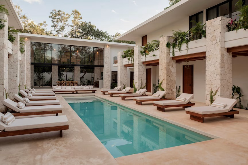 Villa swimming pool