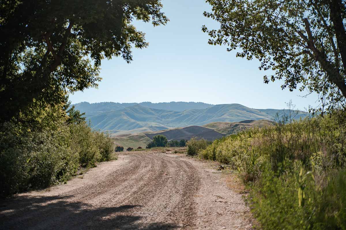 Private road approach to Faull Ranch Lot 1