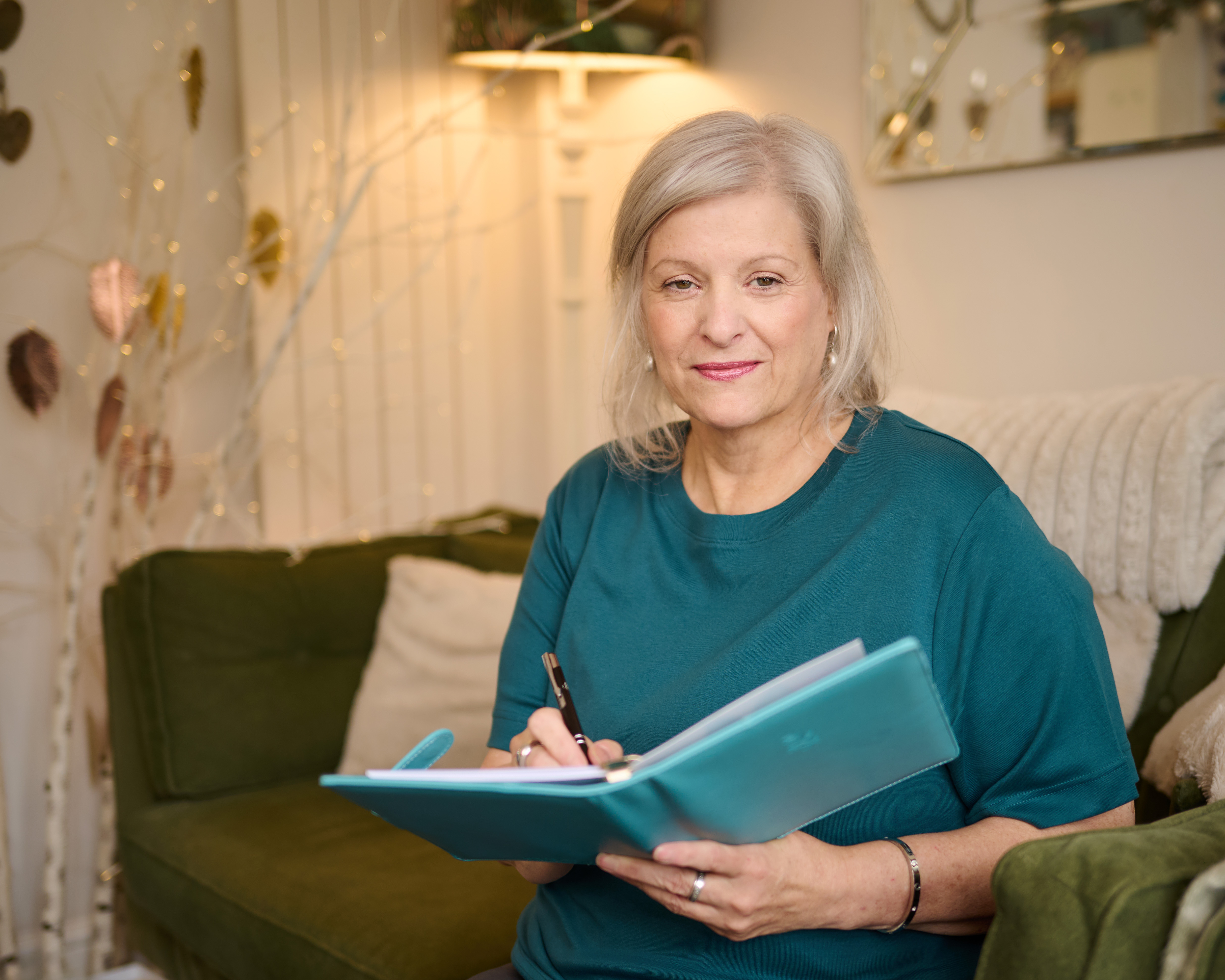 Lisa Negus holding a teal notebook