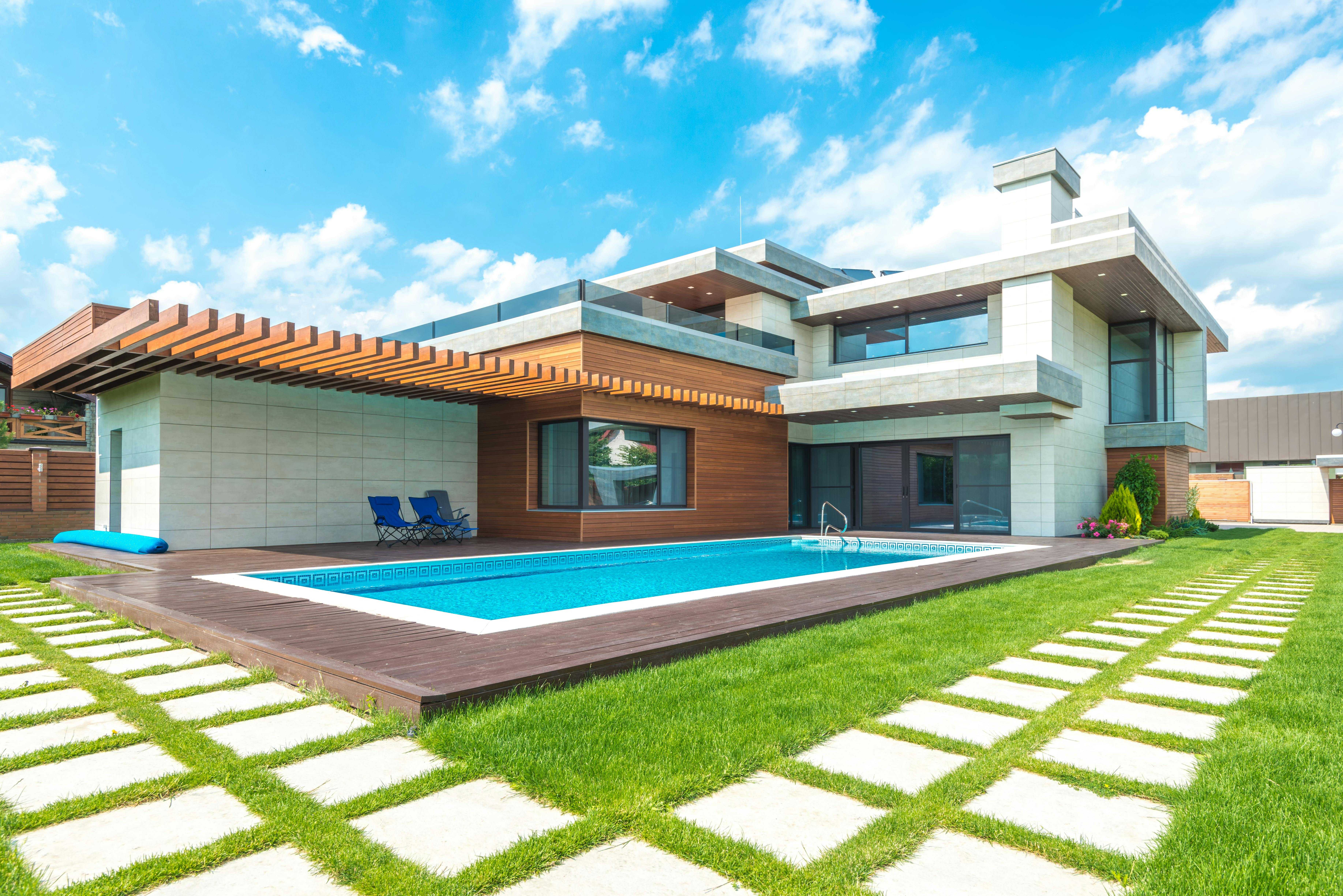 Backyard features that can reduce buyer interest and lower home value. Backyard features that can reduce buyer interest and lower home value.