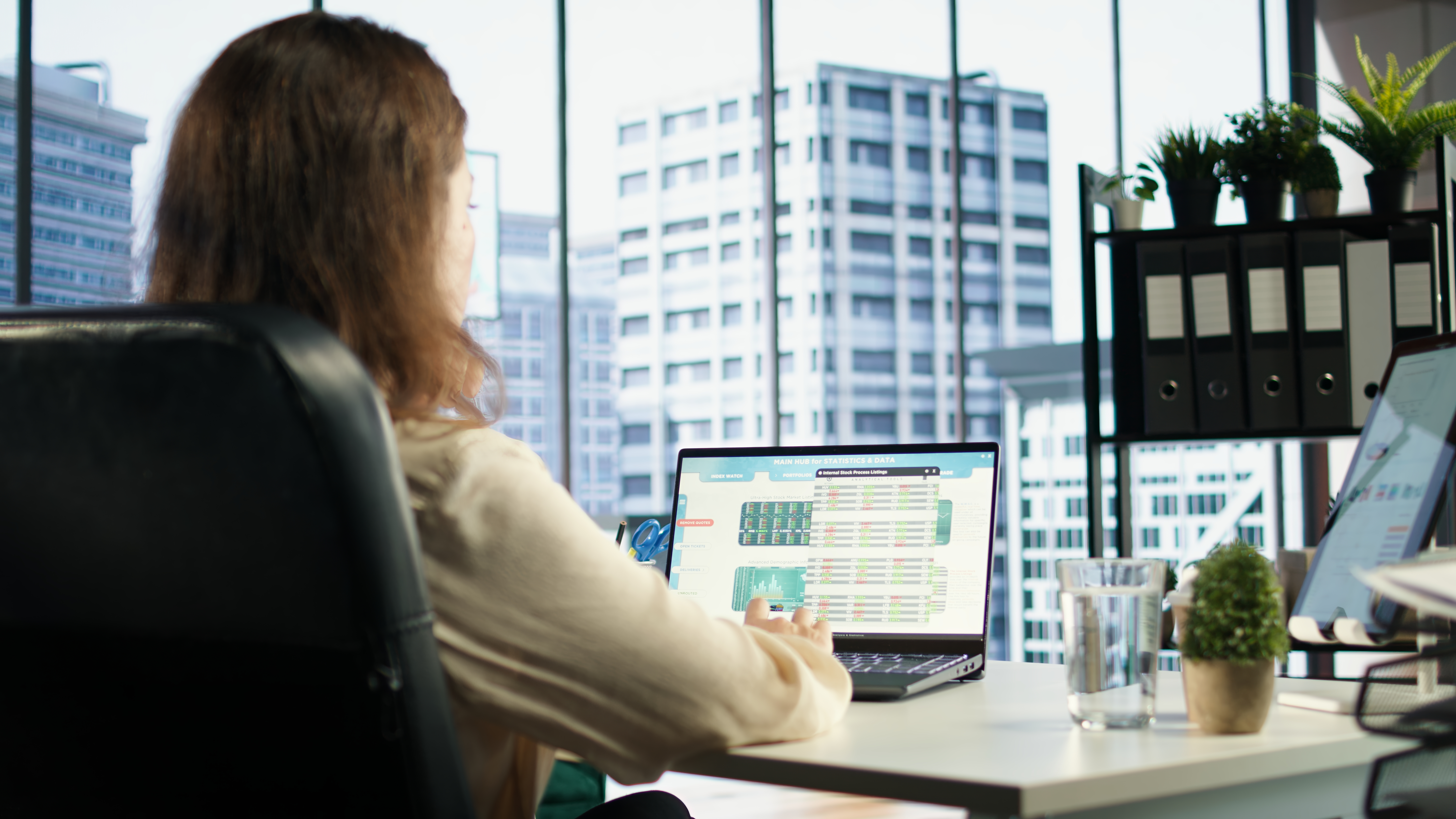 Seller analyzing pending sales and current housing market activity. Seller analyzing pending sales and current housing market activity.