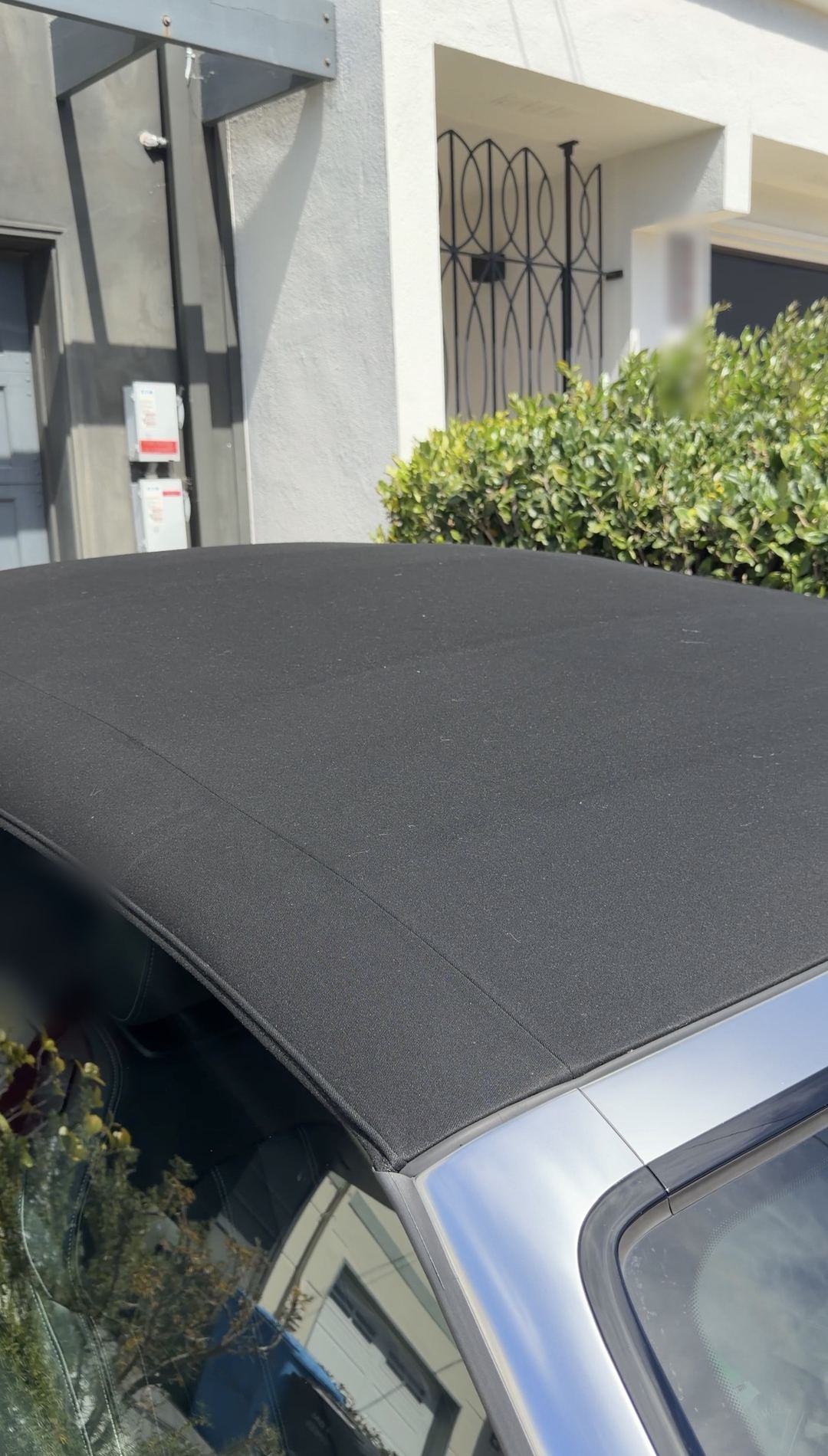 Clean black fabric roof of an Audi S5 Cabriolet after cleaning