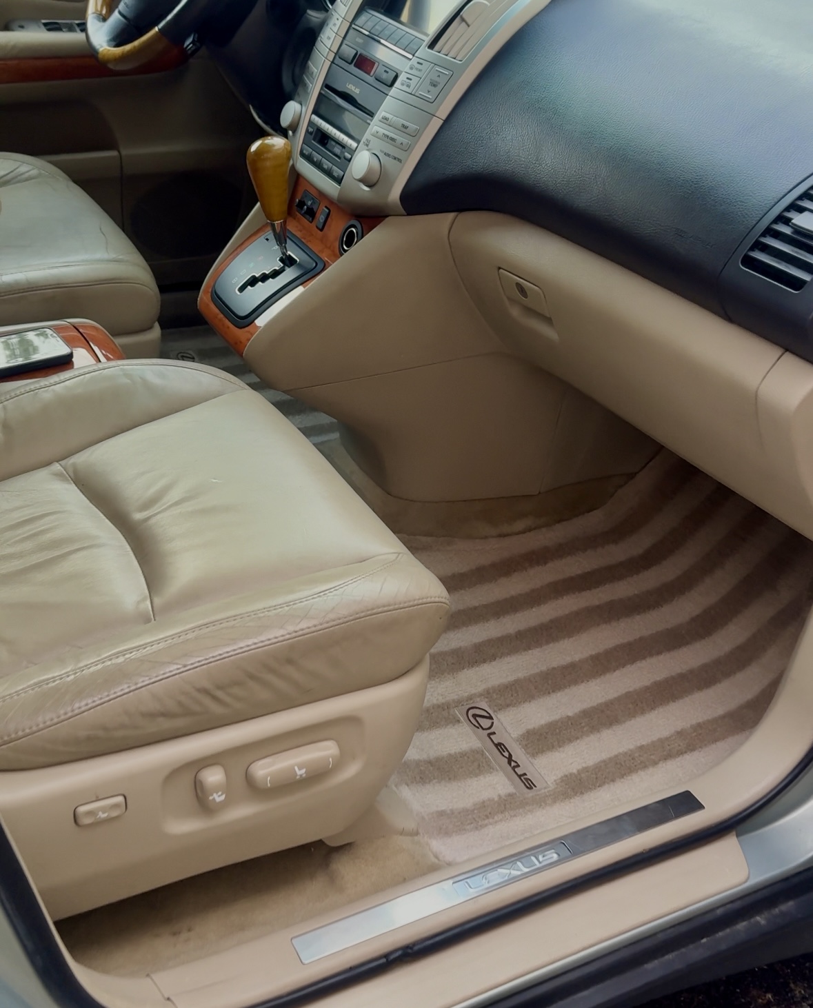 Lexus RX400h interior detail result by SF City Wash