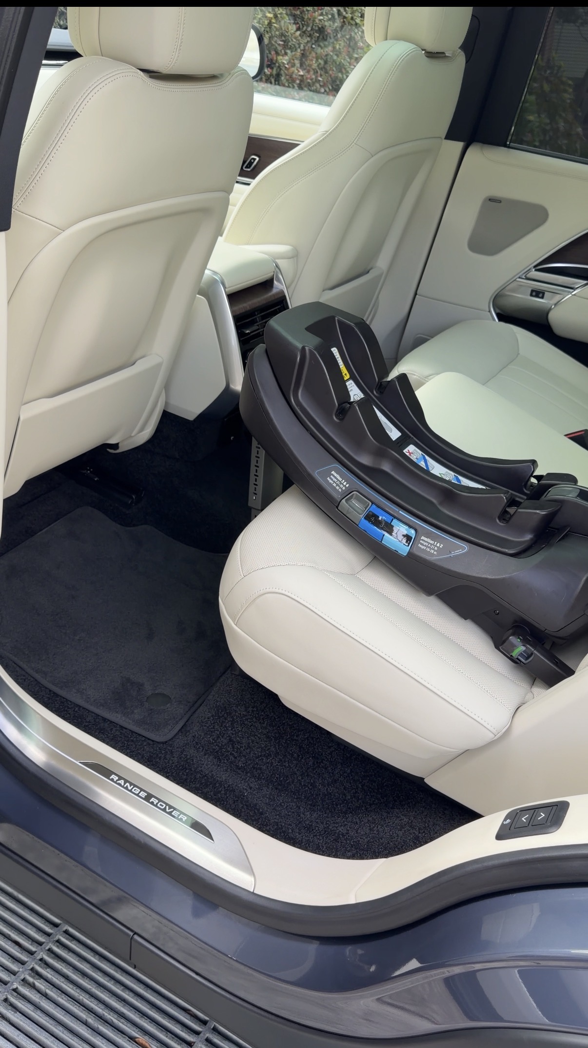 After discovery, back seats of a Range Rover SVR + Land Rover Discovery, full detail in Pacific Heights