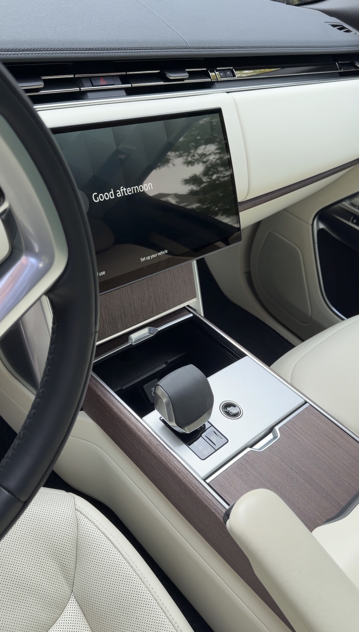 After discovery, media & shift knob of a Range Rover SVR + Land Rover Discovery, full detail in Pacific Heights