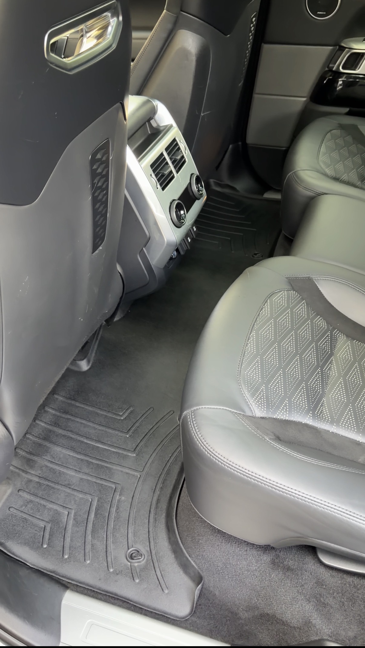 After range rover, back floor of a Range Rover SVR + Land Rover Discovery, full detail in Pacific Heights