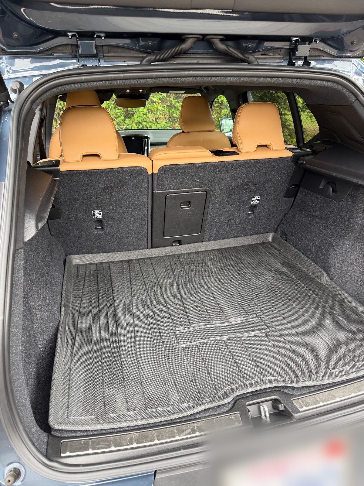 Clean cargo area of a Volvo XC40 after detailing