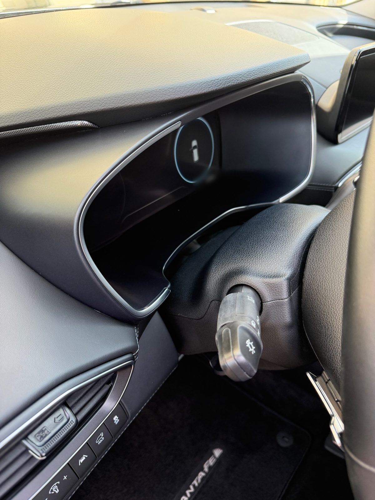 Clean dash top and instrument cluster of a Hyundai Santa Fe after detailing