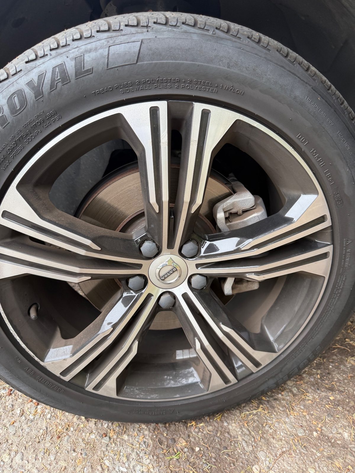 Dusty alloy wheel of a Volvo XC40 before cleaning
