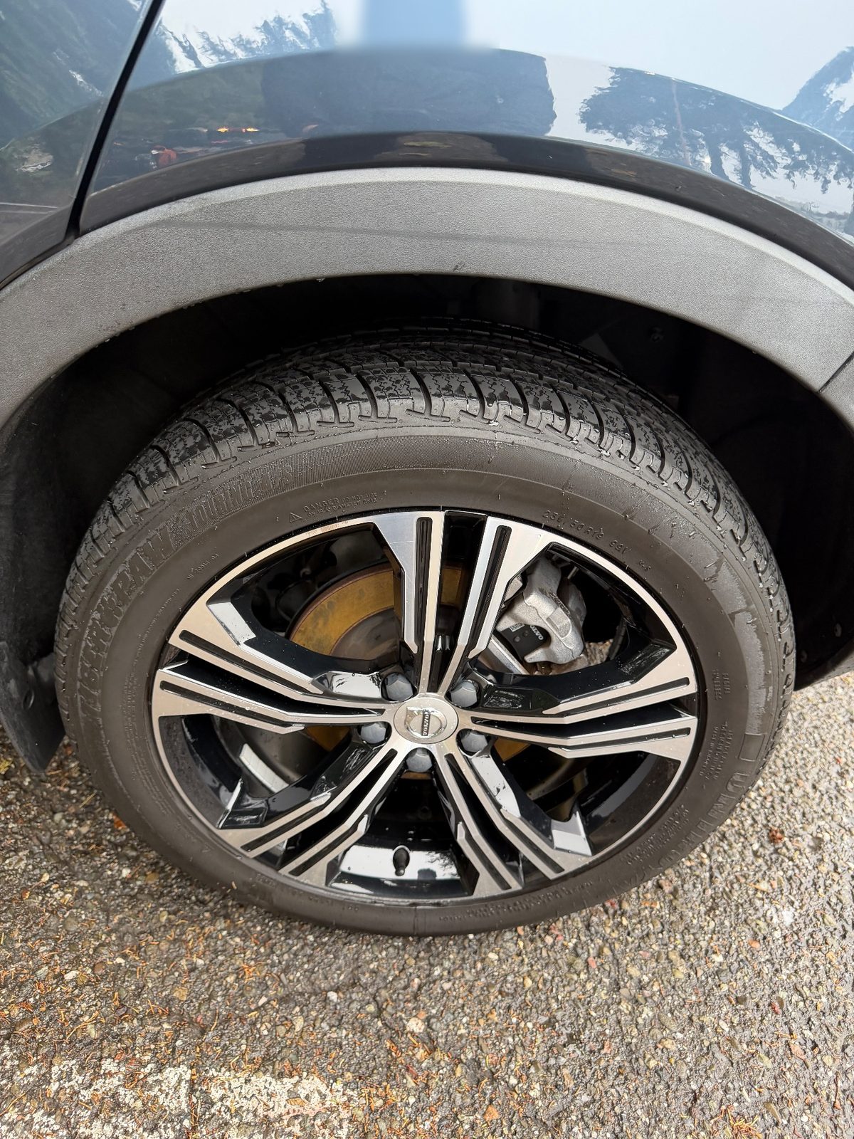 Cleaned alloy wheel of a Volvo XC40 with the tyre dressed