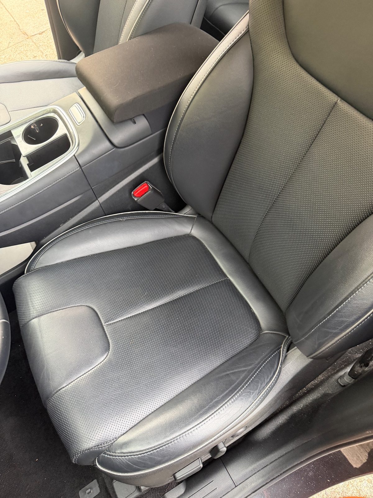 Front leather seat of a Hyundai Santa Fe before detailing