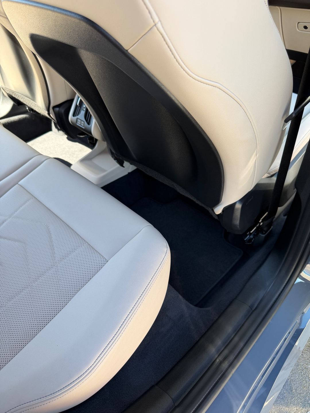 Rear footwell of a BMW X1 after vacuuming