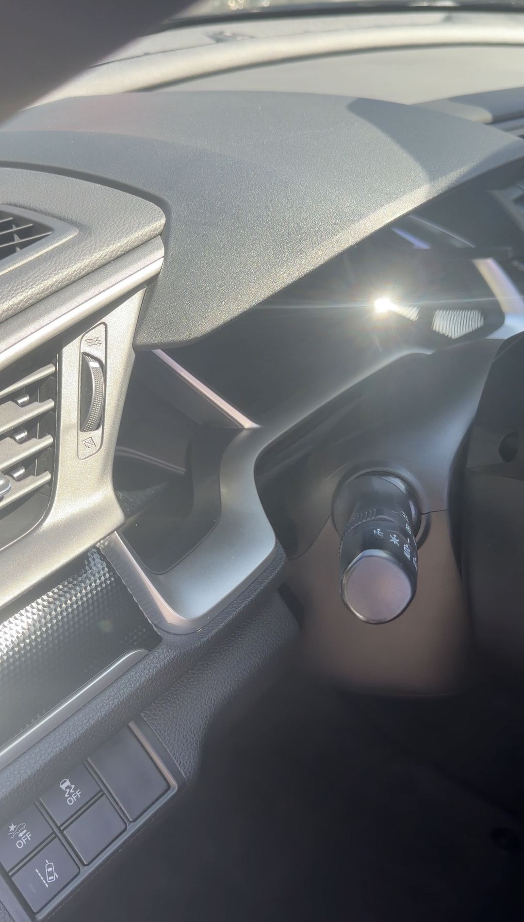 Dust-free dashboard and vent in a Honda Civic after the detail