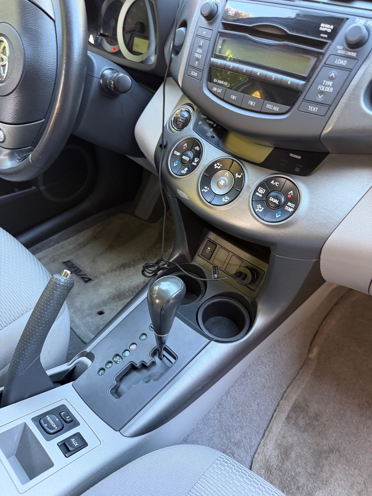 Clean centre console and cupholders of a 2011 Toyota RAV4 after detailing