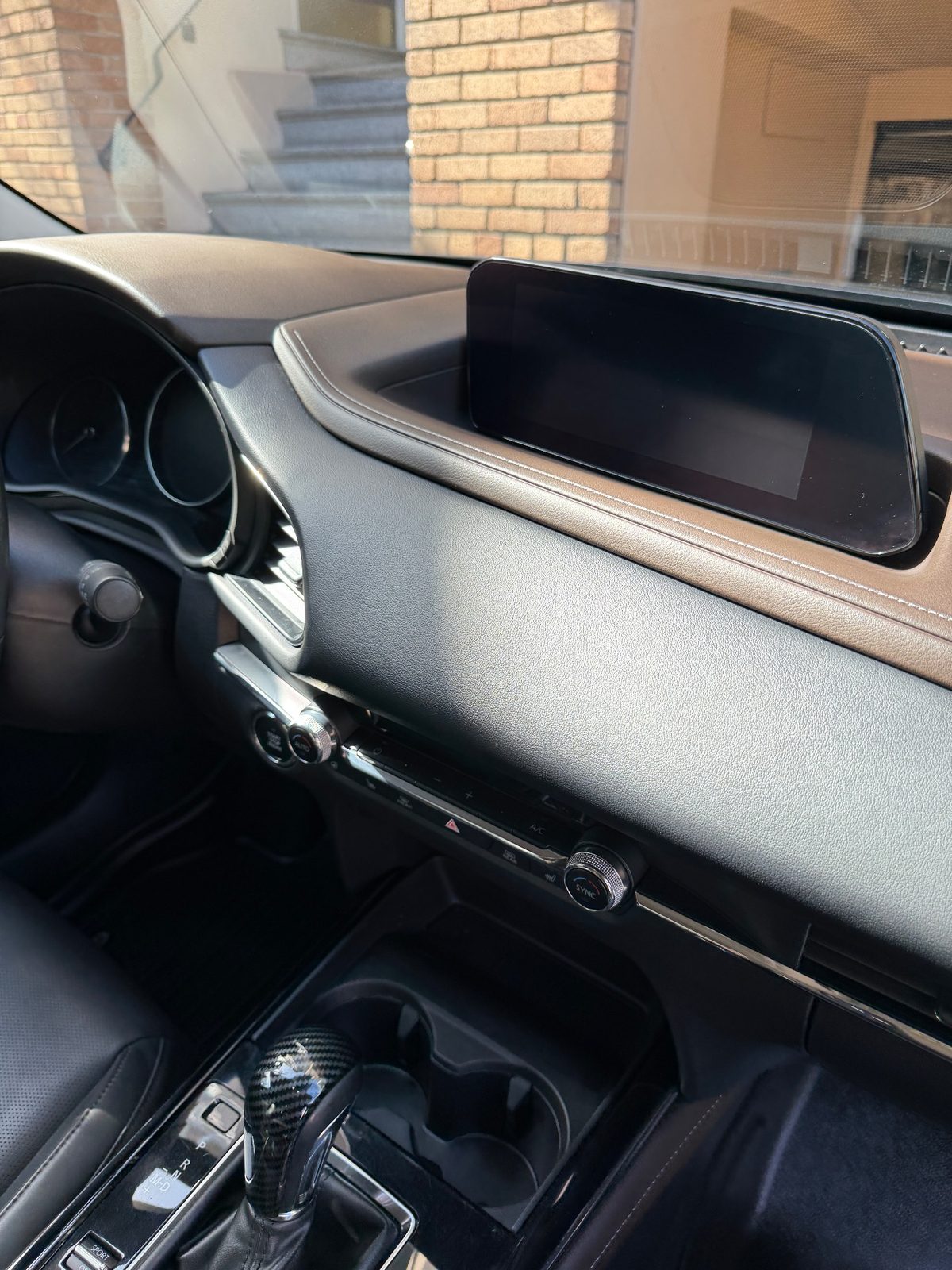 Dashboard and screen of a grey Mazda CX-30 after cleaning