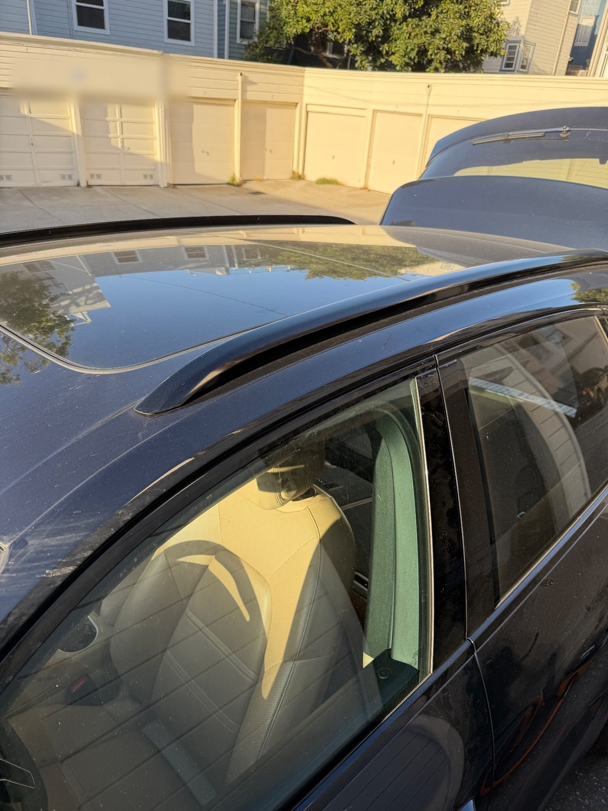 Roof and panoramic glass of a dark blue Porsche Cayenne before washing, dusty and spotted