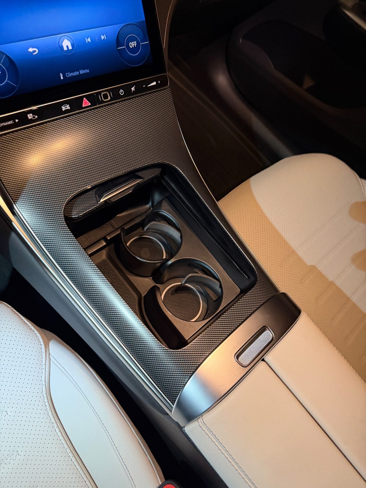 Centre console of a white Mercedes GLC after cleaning, clean cup holders and trim