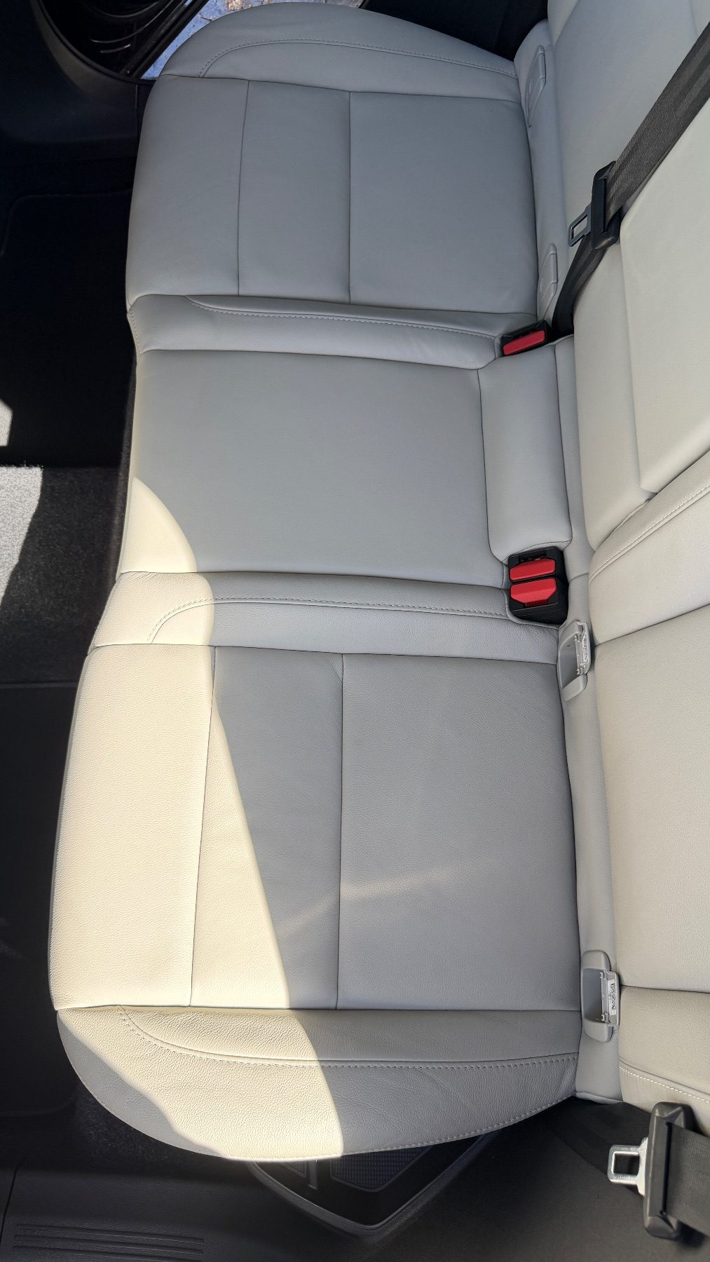 Top-down view of a Volvo XC40 rear bench after detailing, with clean leather