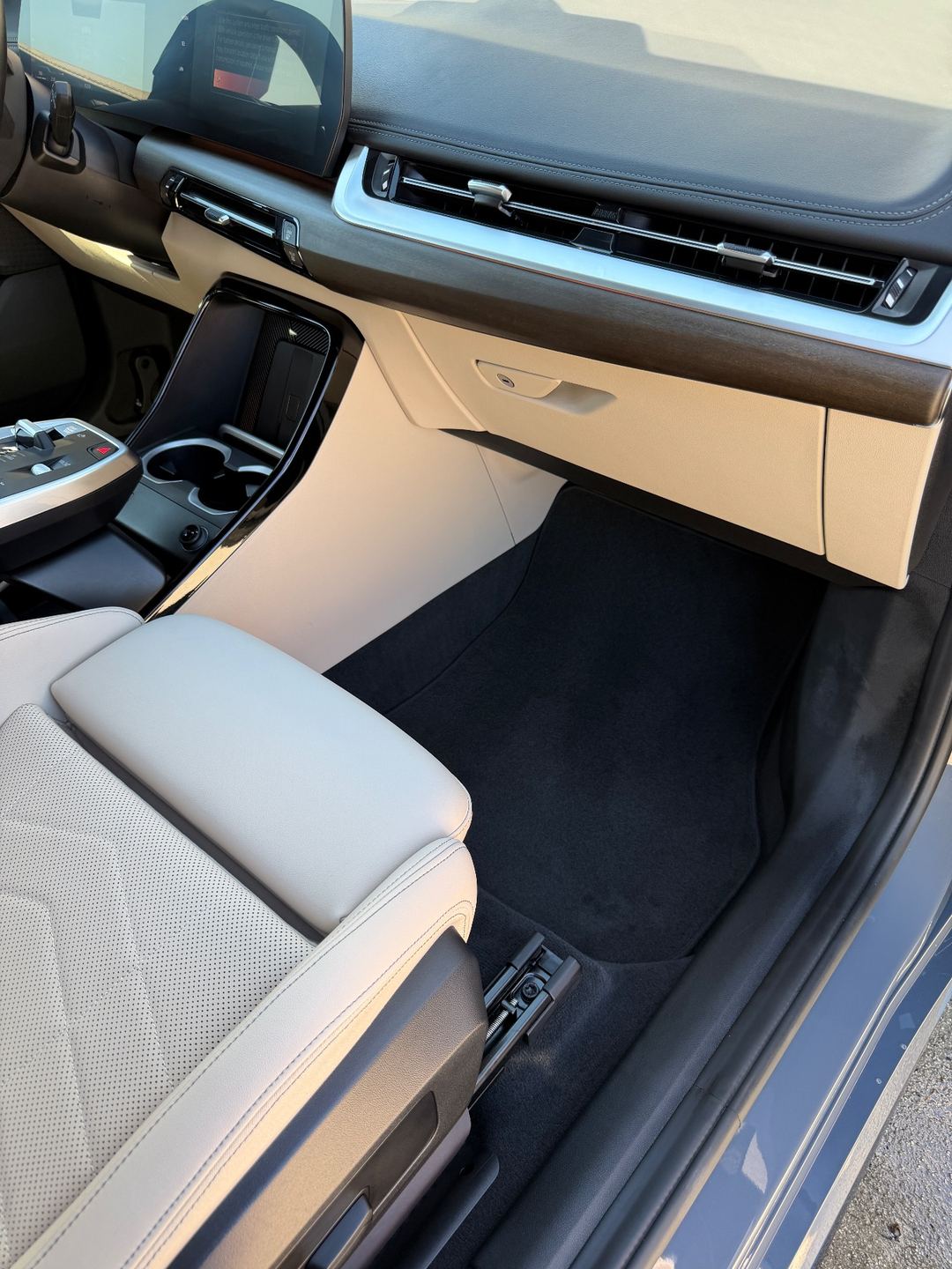 Passenger dashboard and footwell of a BMW X1 after interior cleaning