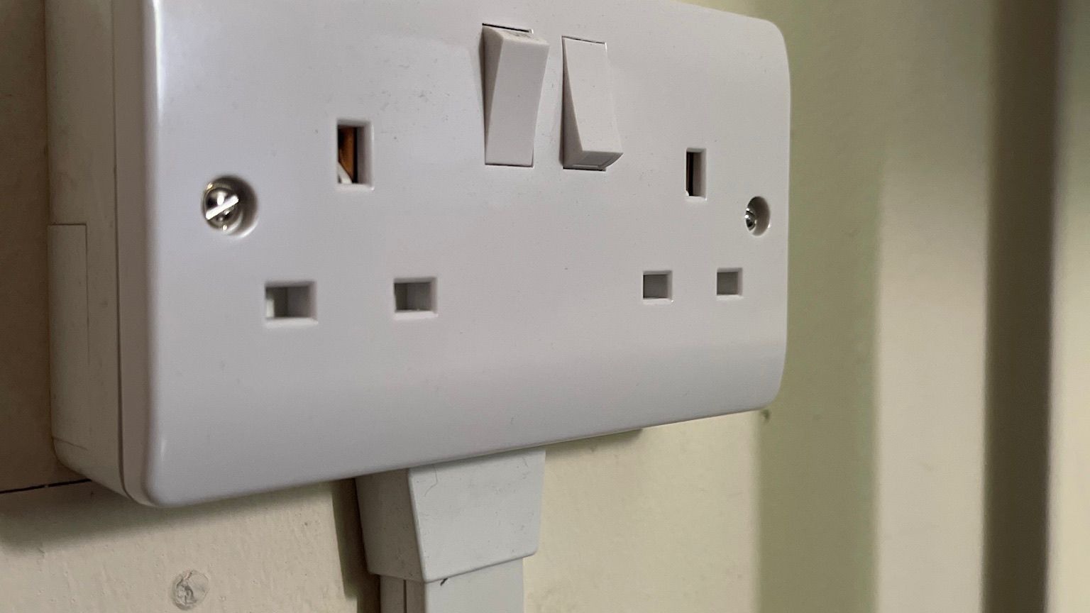 Standard UK double socket outlet — checking for discolouration or scorch marks is a key part of an electrical safety inspection Standard UK double socket outlet — checking for discolouration or scorch marks is a key part of an electrical safety inspection