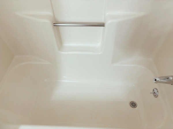Bathtub after cleaning