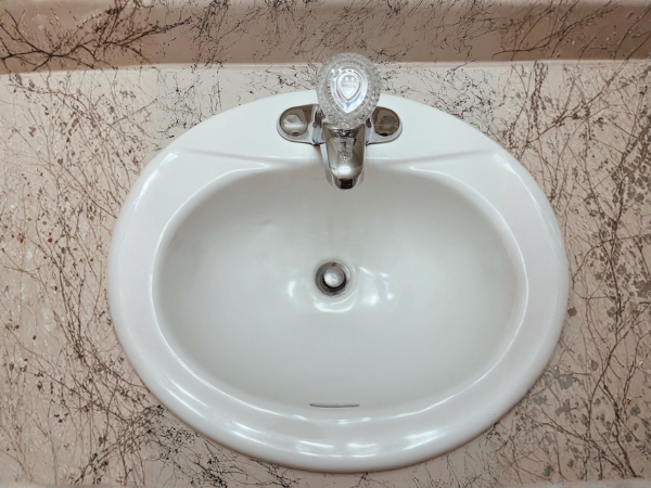 Sink after cleaning