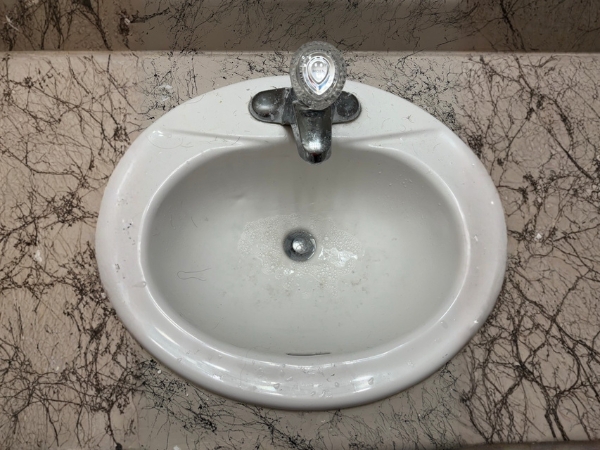 Sink before cleaning