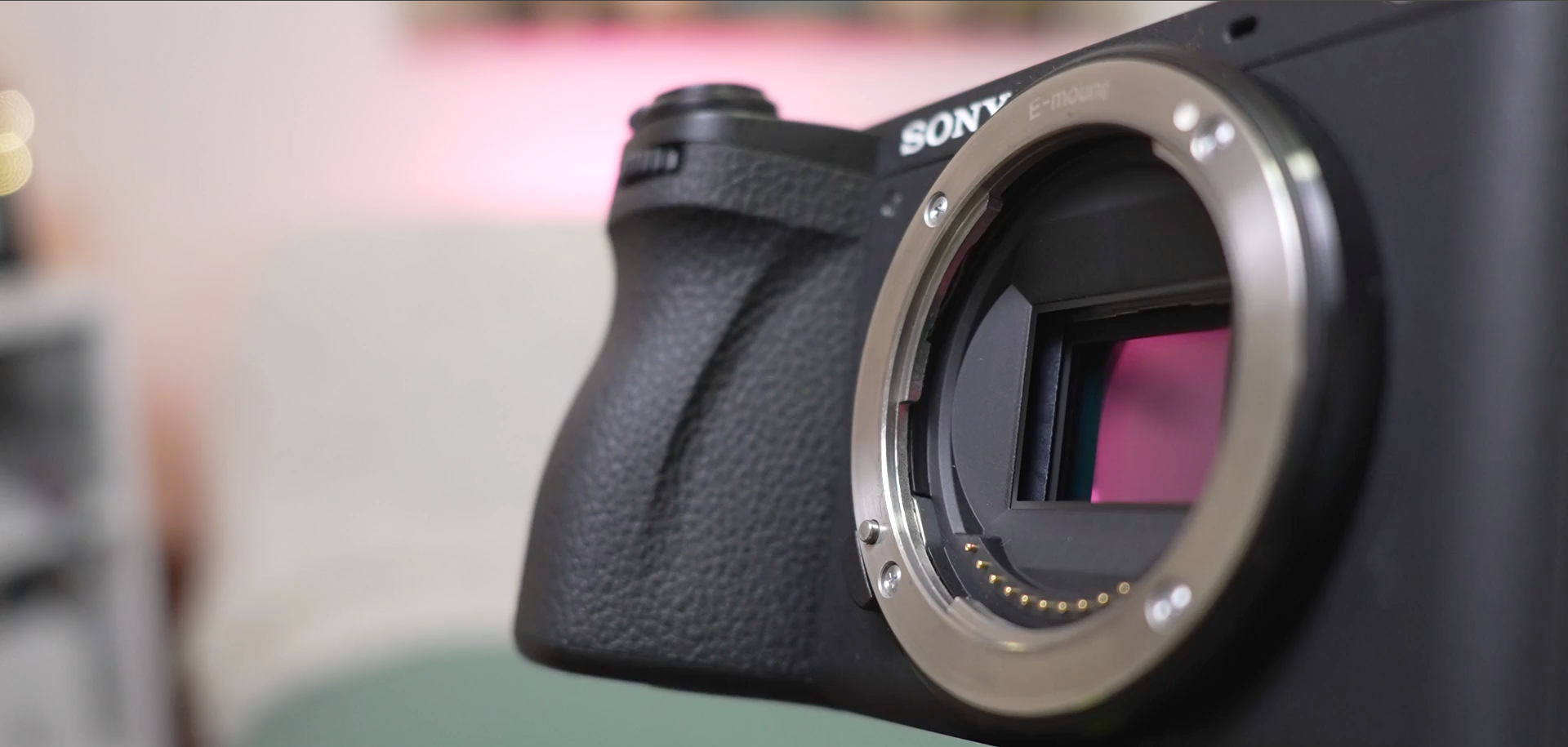 Sony mirrorless camera body with E-mount lens mount