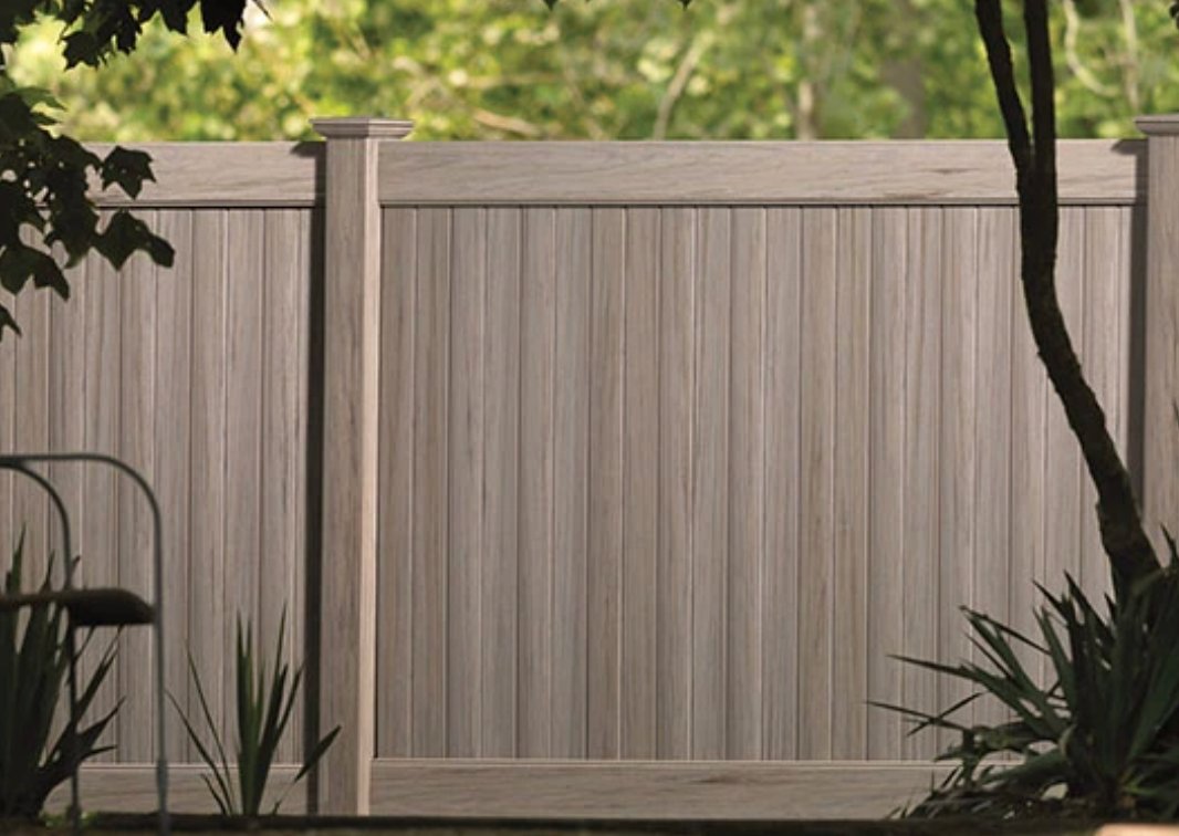 Tan privacy vinyl fence installation in Lake Elsinore, California